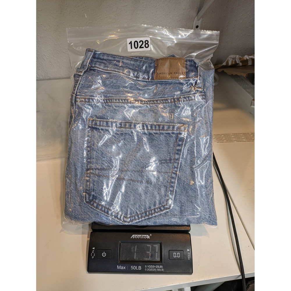 American‎ Eagle Mom Jeans Ripped Distressed Highest Rise Light Wash Size 6 Long - Picture 10 of 10